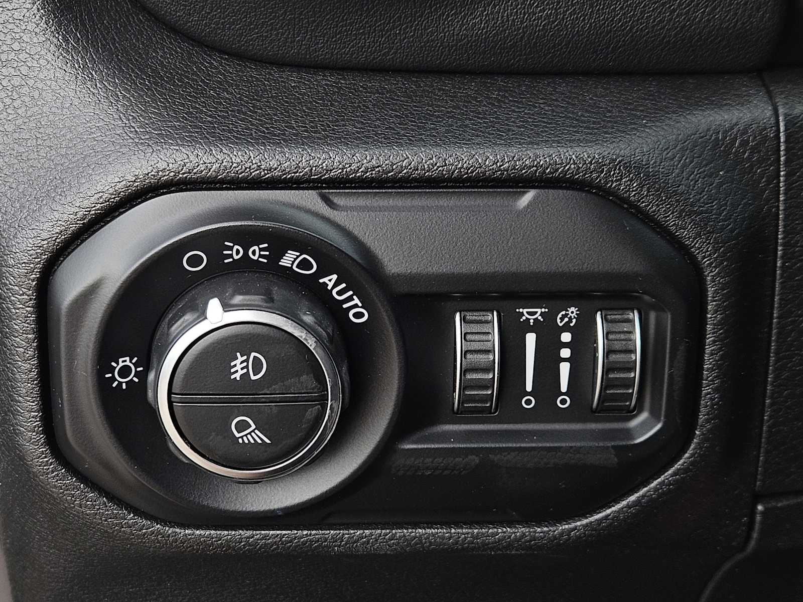 Thumbnail: 2021 Jeep Gladiator - 22