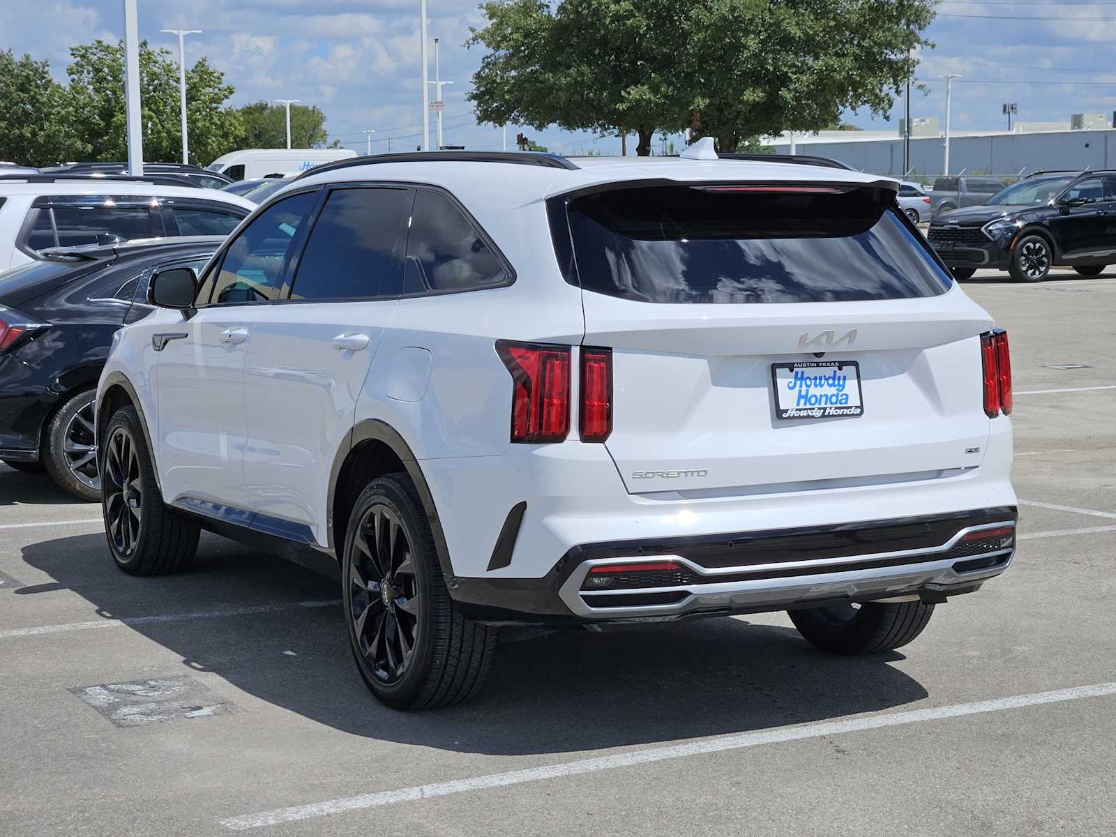 Thumbnail: 2023 Kia Sorento - 6