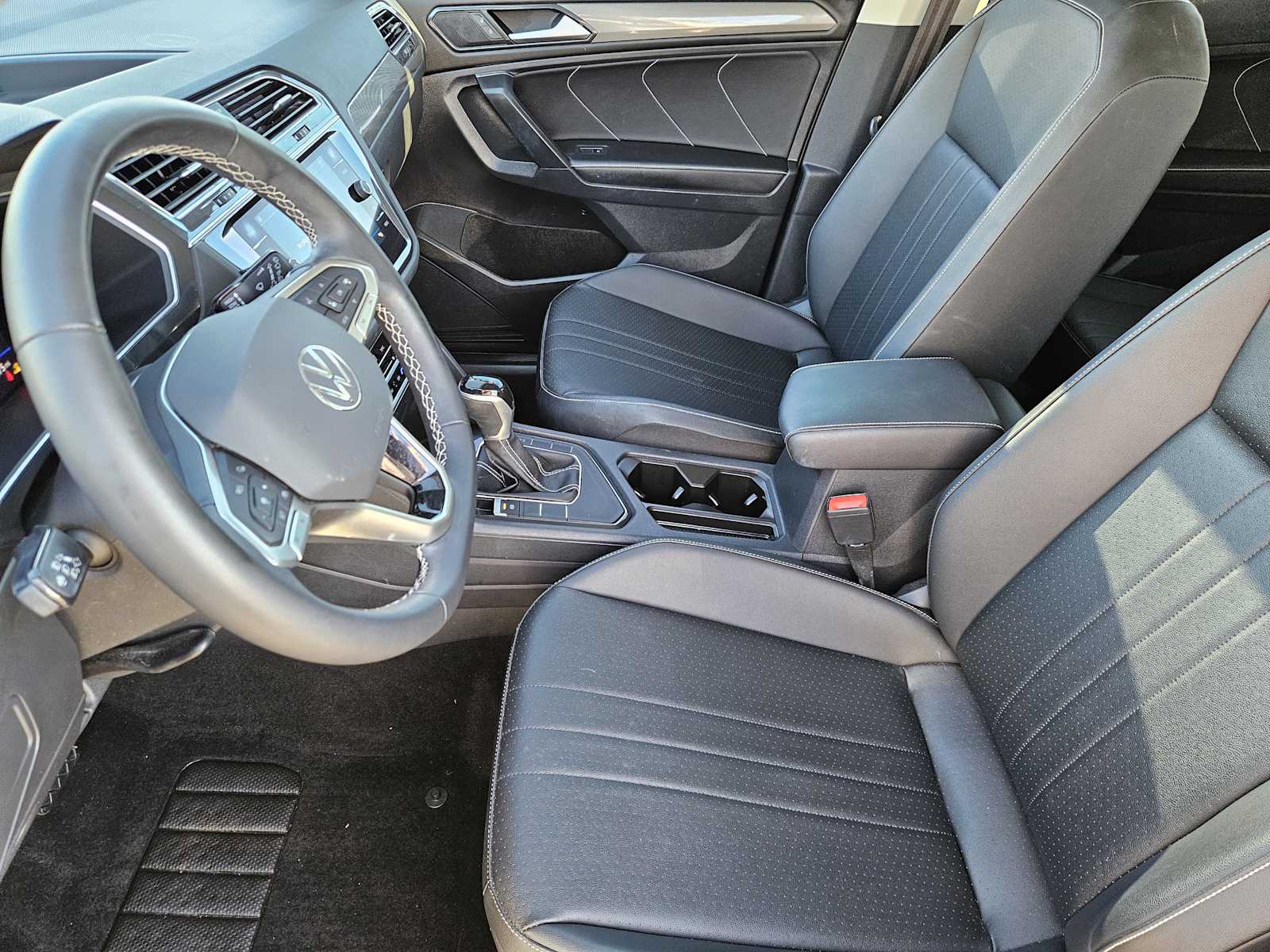 Thumbnail: 2022 Volkswagen Tiguan - 13