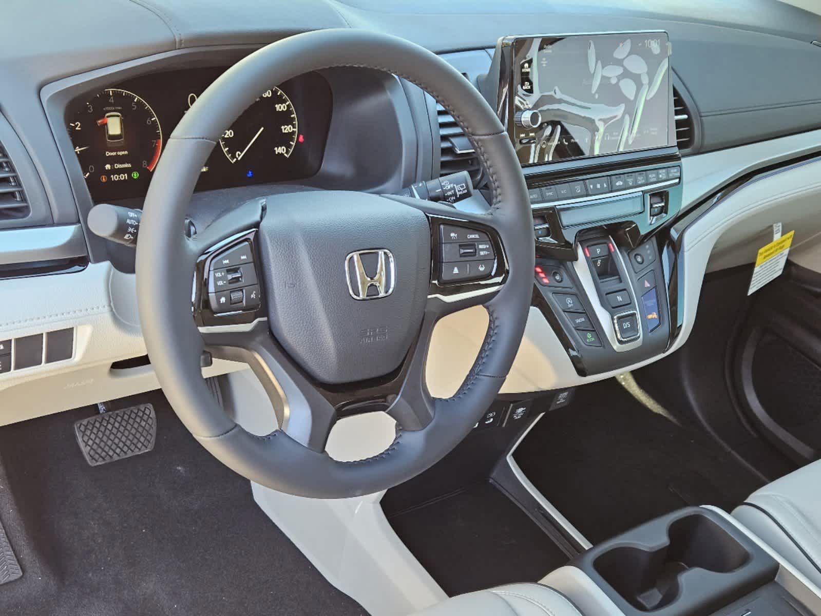 2026 Honda Odyssey Touring photo 2