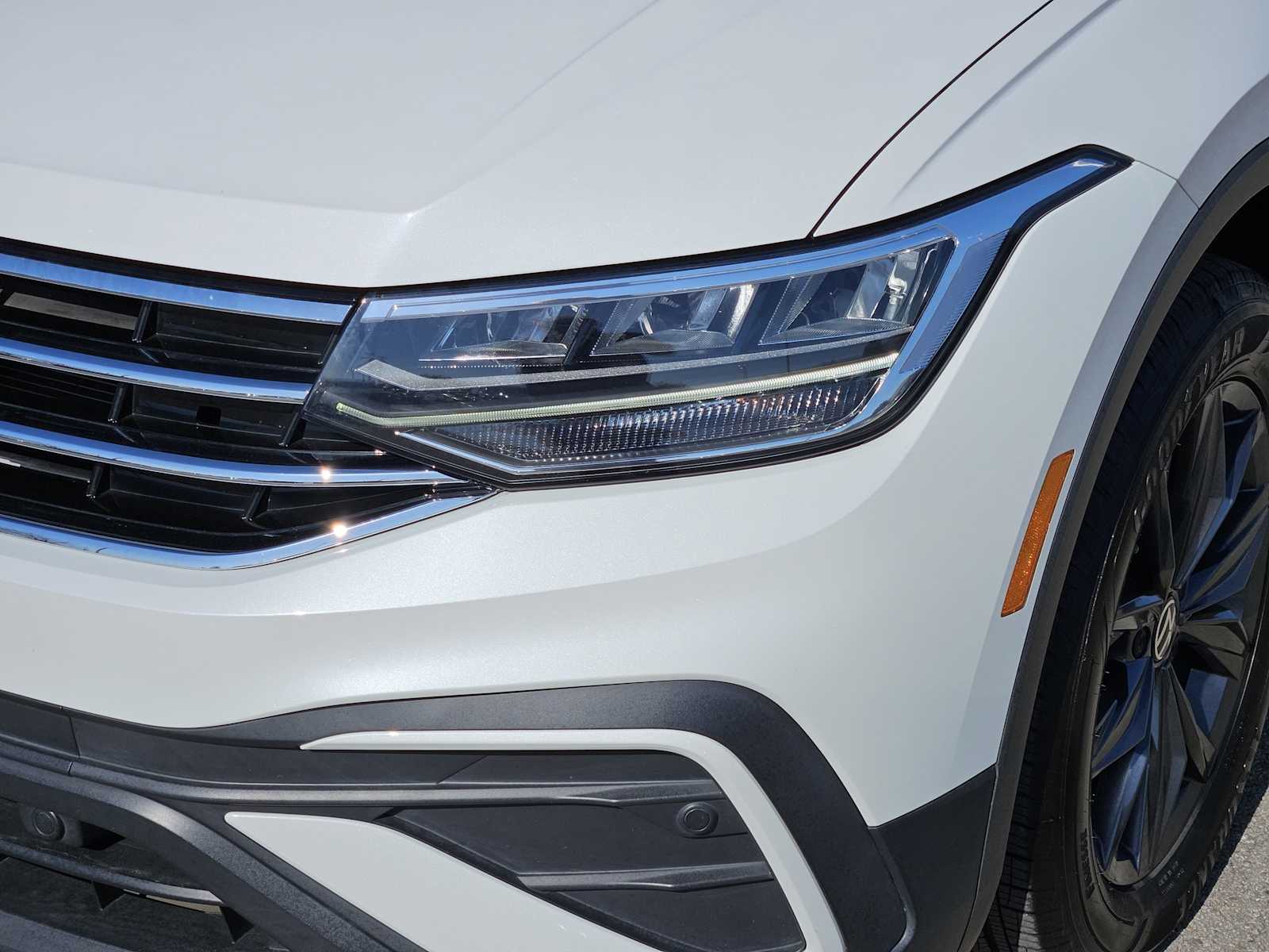 Thumbnail: 2023 Volkswagen Tiguan - 7