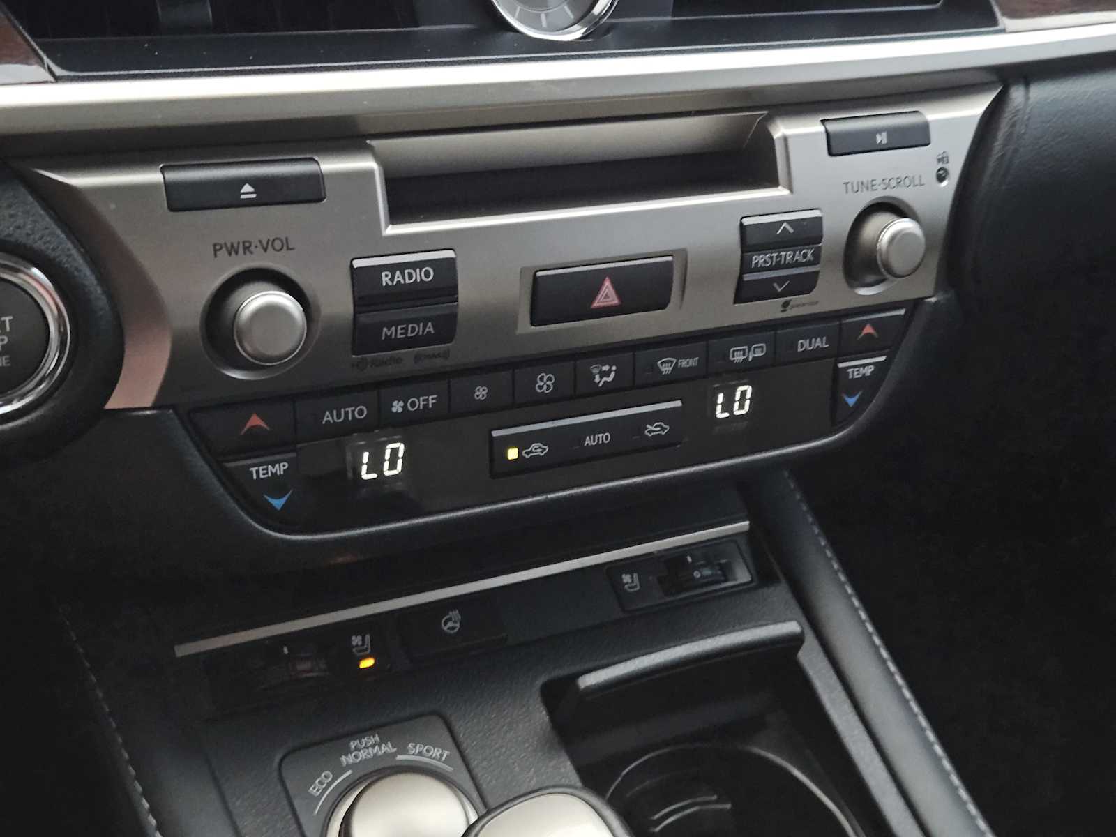 Thumbnail: 2016 Lexus ES - 18