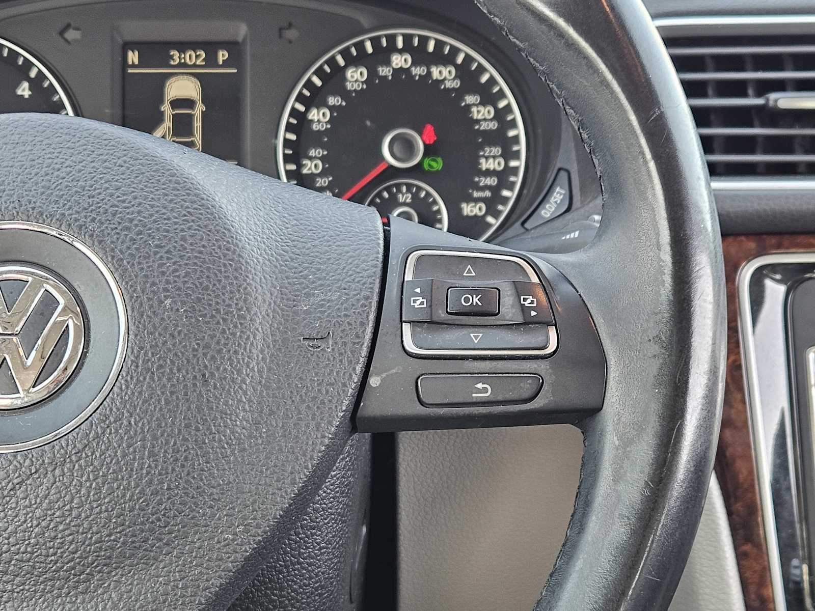 Thumbnail: 2013 Volkswagen Passat - 28