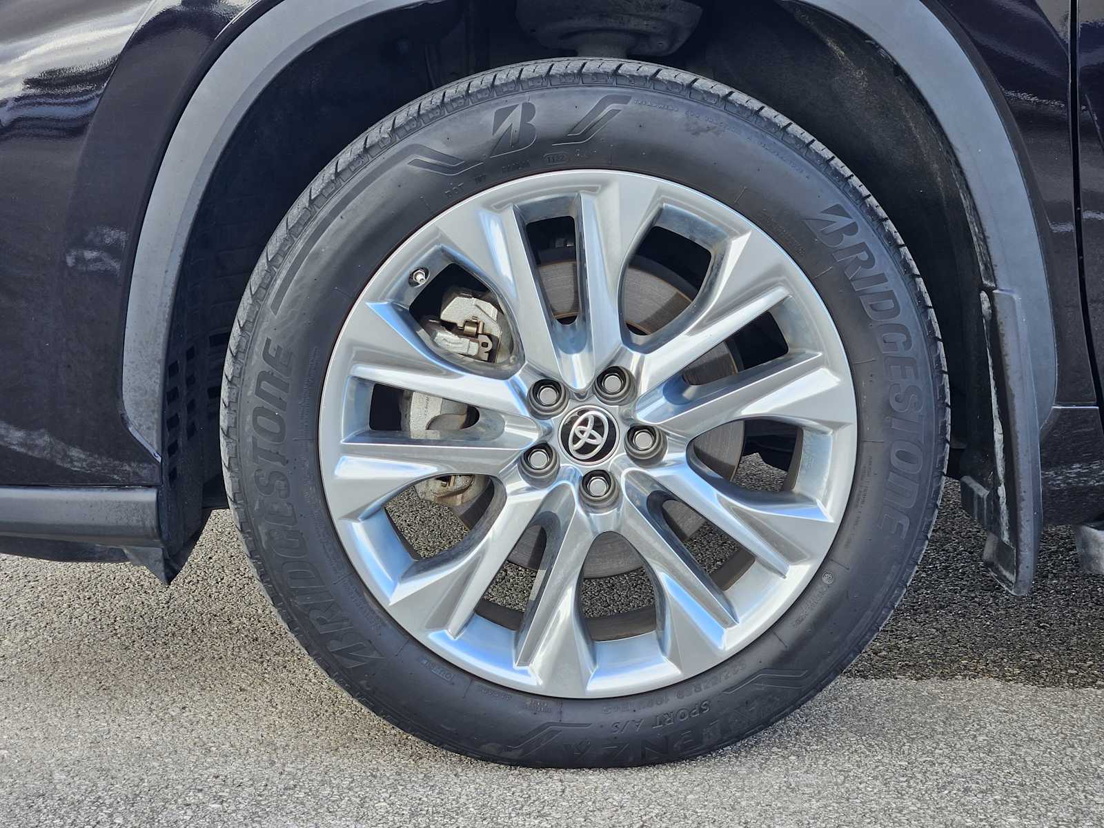 Thumbnail: 2022 Toyota Highlander - 9