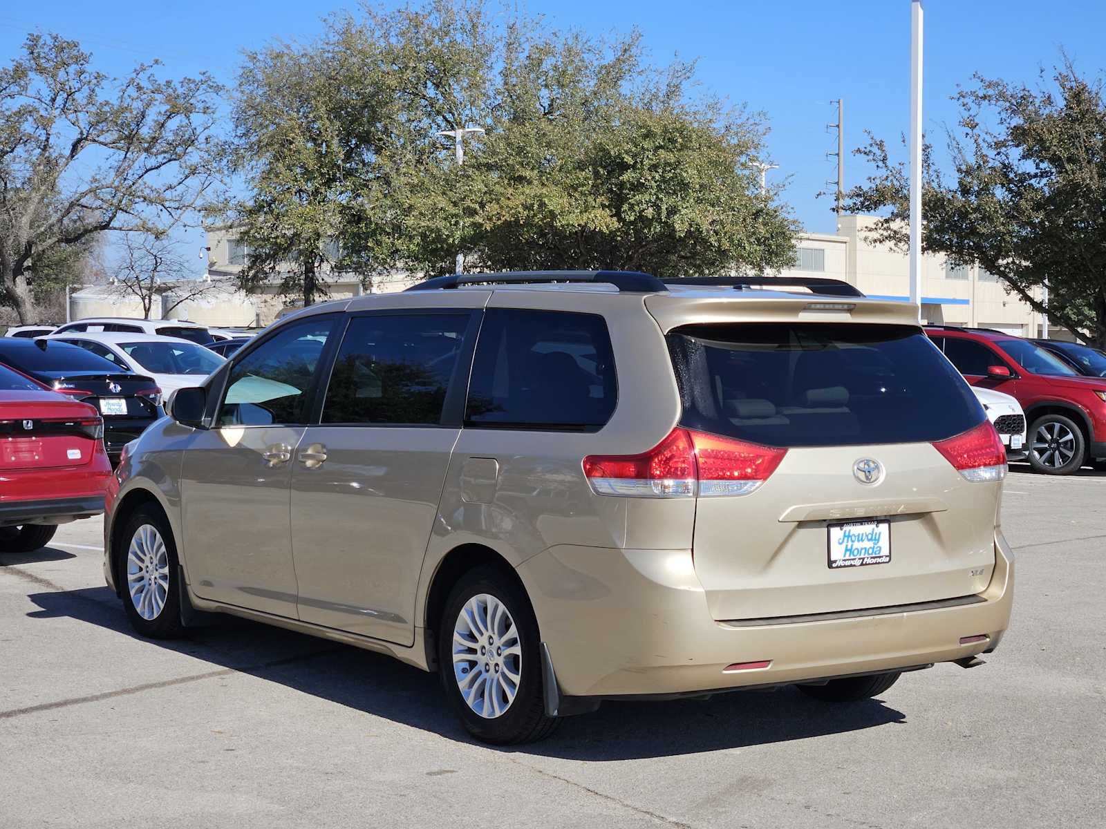 Thumbnail: 2011 Toyota Sienna - 5