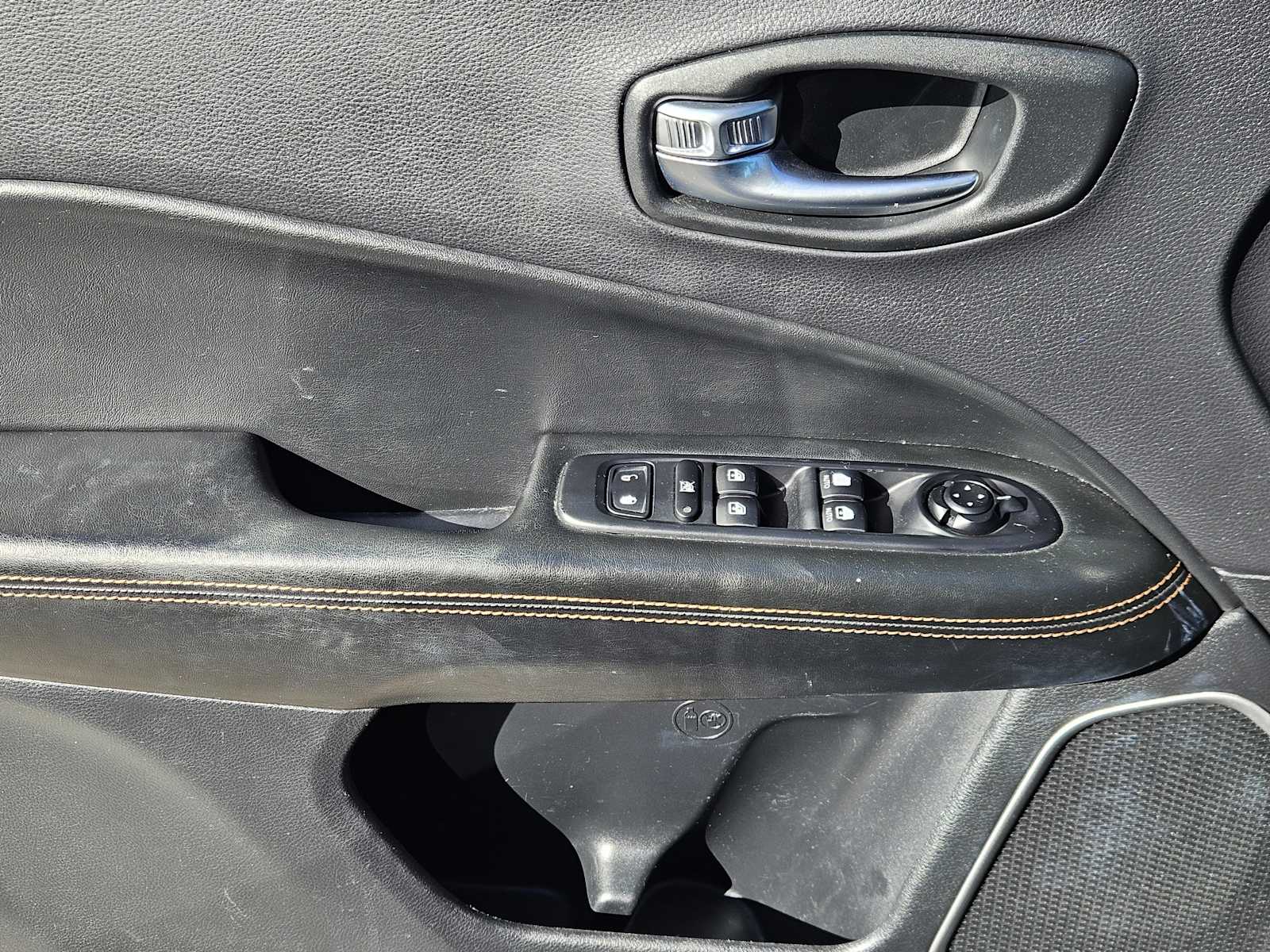 Thumbnail: 2020 Jeep Compass - 22