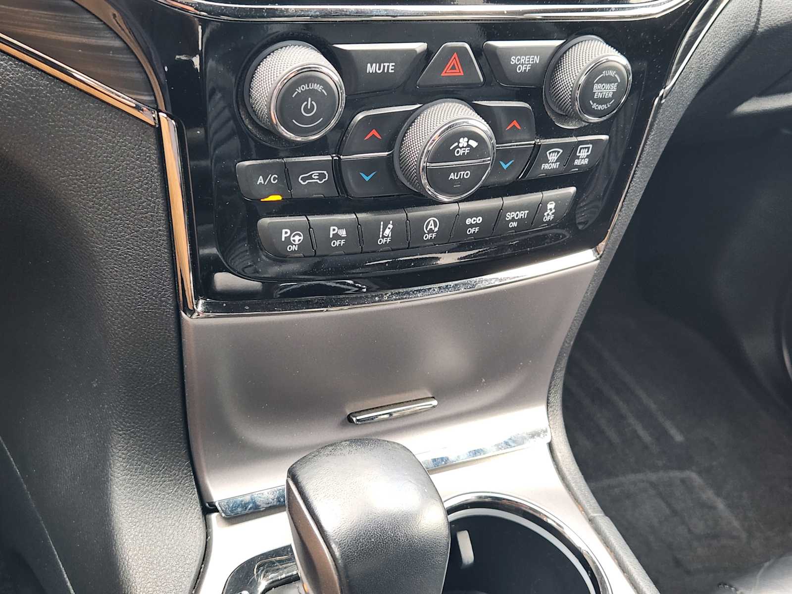 Thumbnail: 2020 Jeep Grand Cherokee - 19