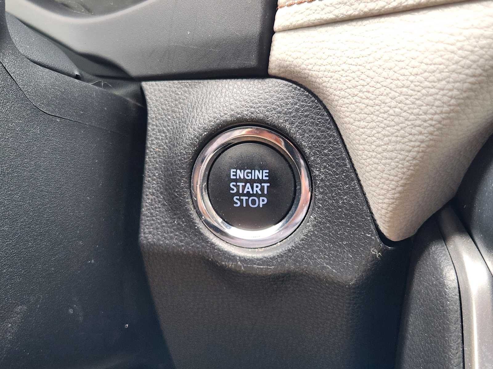 Thumbnail: 2019 Toyota RAV4 - 21