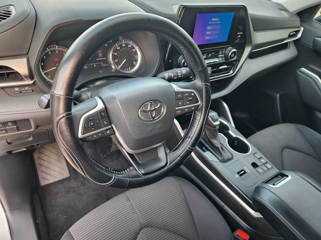 Used 2023 Toyota Highlander LE SUV