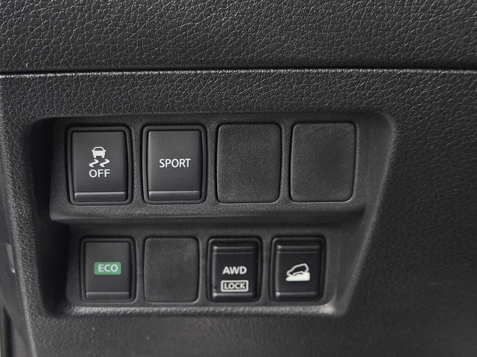 Thumbnail: 2015 Nissan Rogue - 21