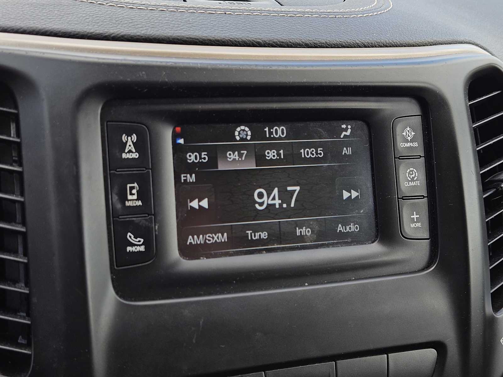 Thumbnail: 2015 Jeep Cherokee - 17