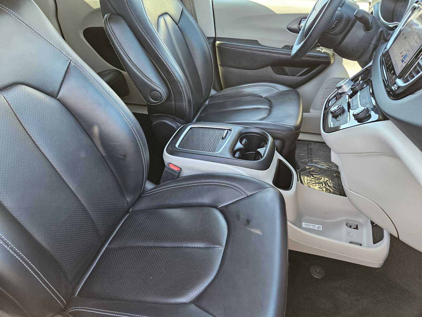 Thumbnail: 2023 Chrysler Pacifica - 12