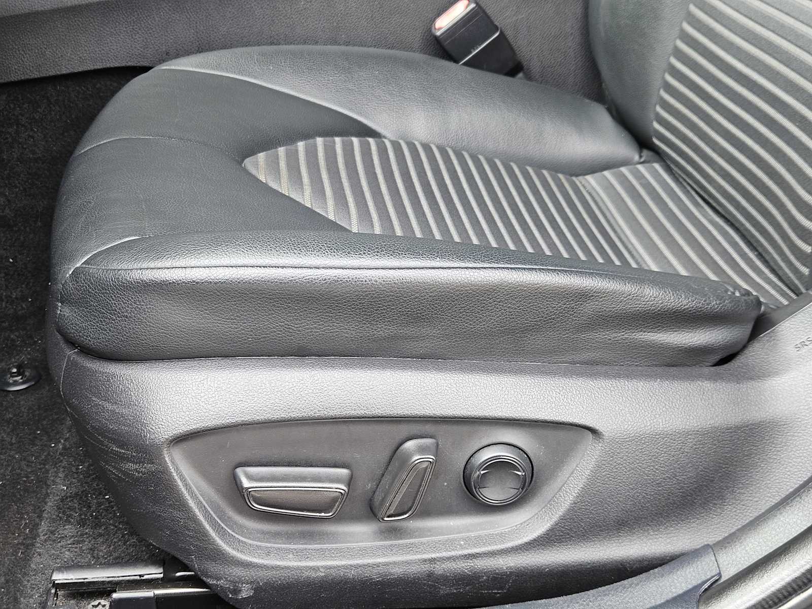 Thumbnail: 2021 Toyota Camry - 22