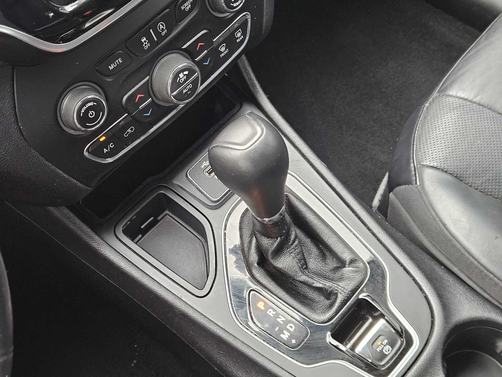 Thumbnail: 2019 Jeep Cherokee - 19