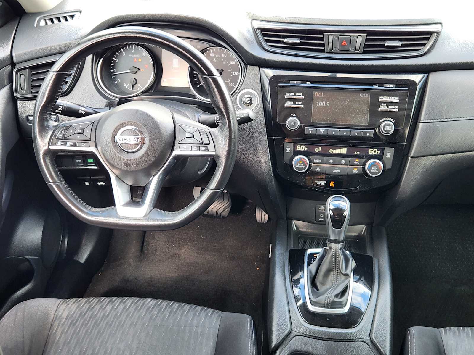 Thumbnail: 2017 Nissan Rogue - 25