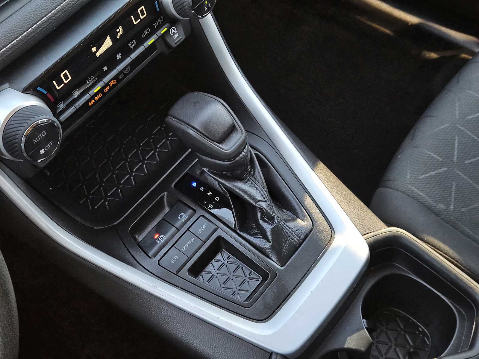 Thumbnail: 2021 Toyota RAV4 - 20