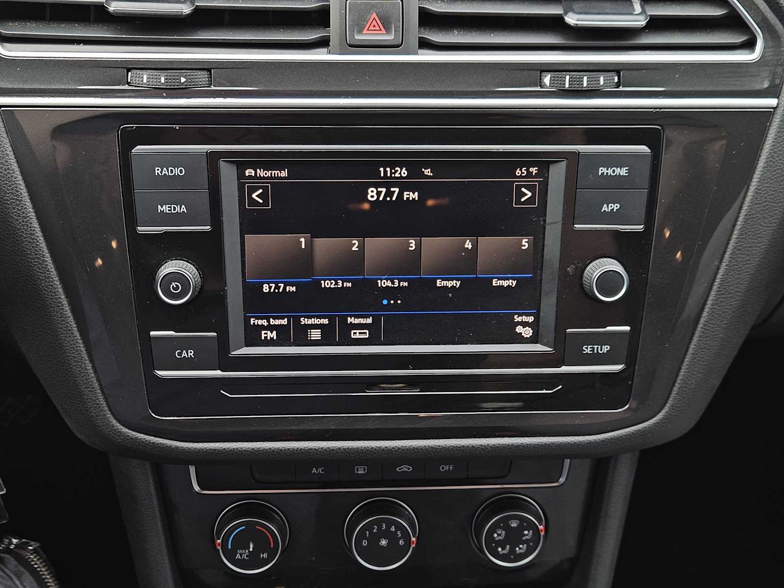 Thumbnail: 2018 Volkswagen Tiguan - 17