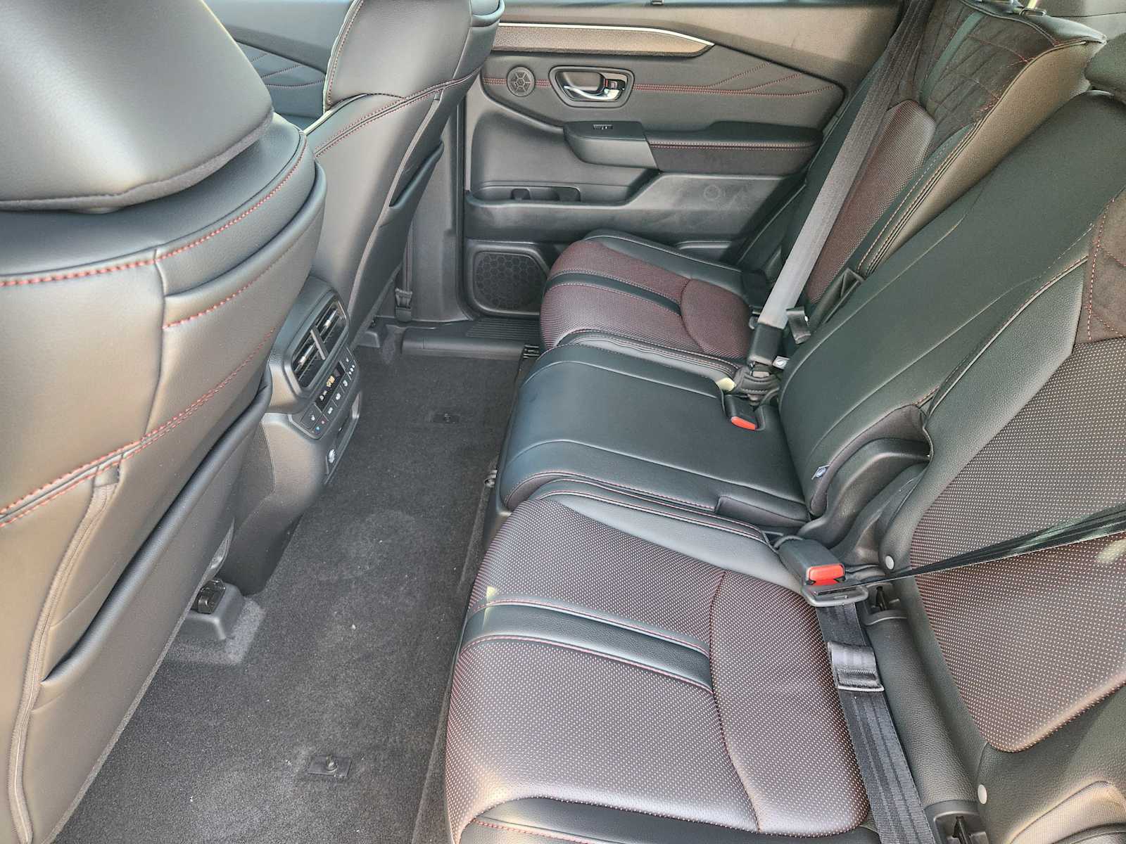 Thumbnail: 2026 Honda Pilot - 22