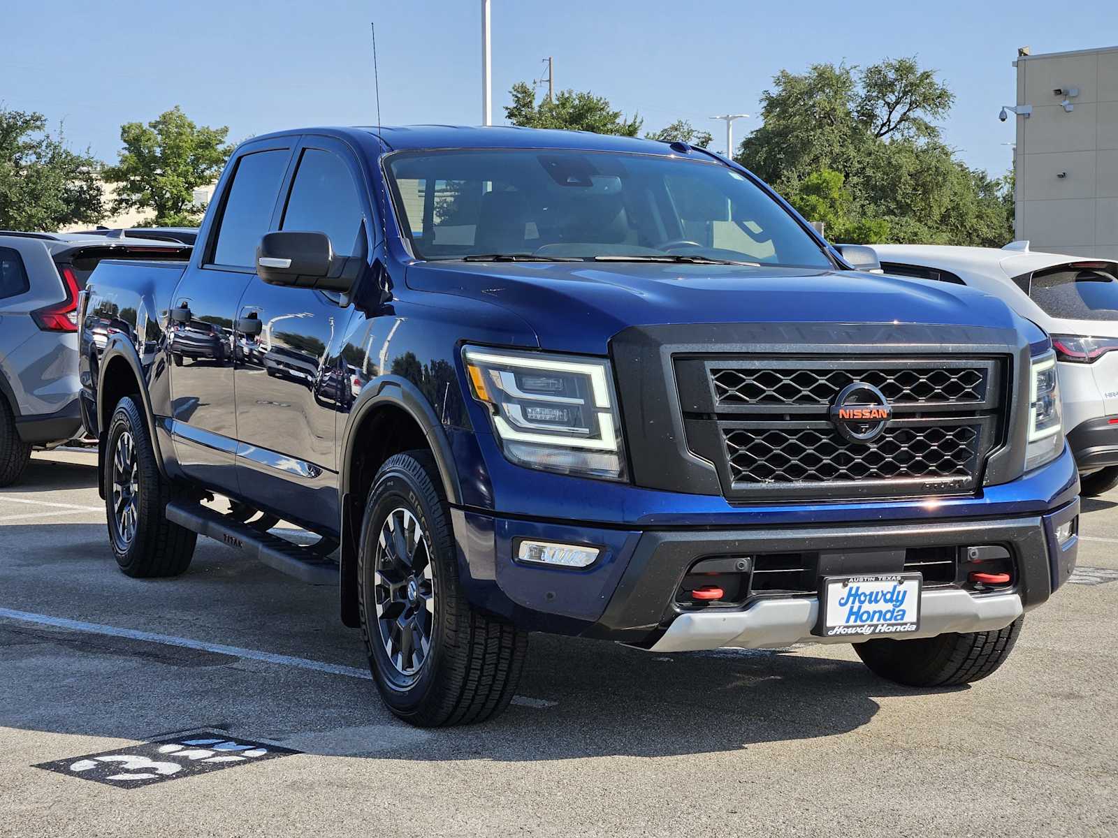 2021 Nissan Titan PRO-4X photo 3
