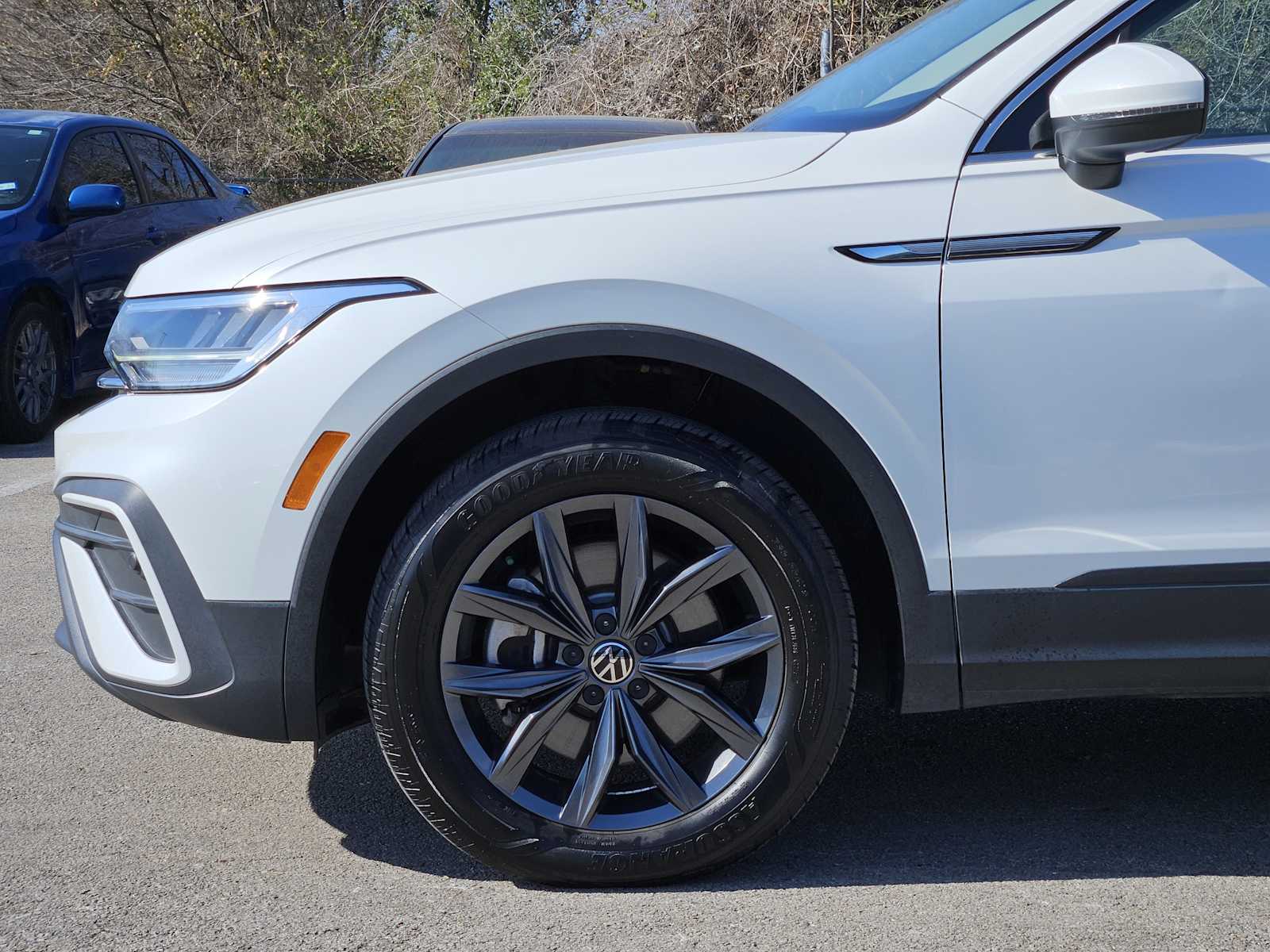 Thumbnail: 2023 Volkswagen Tiguan - 8