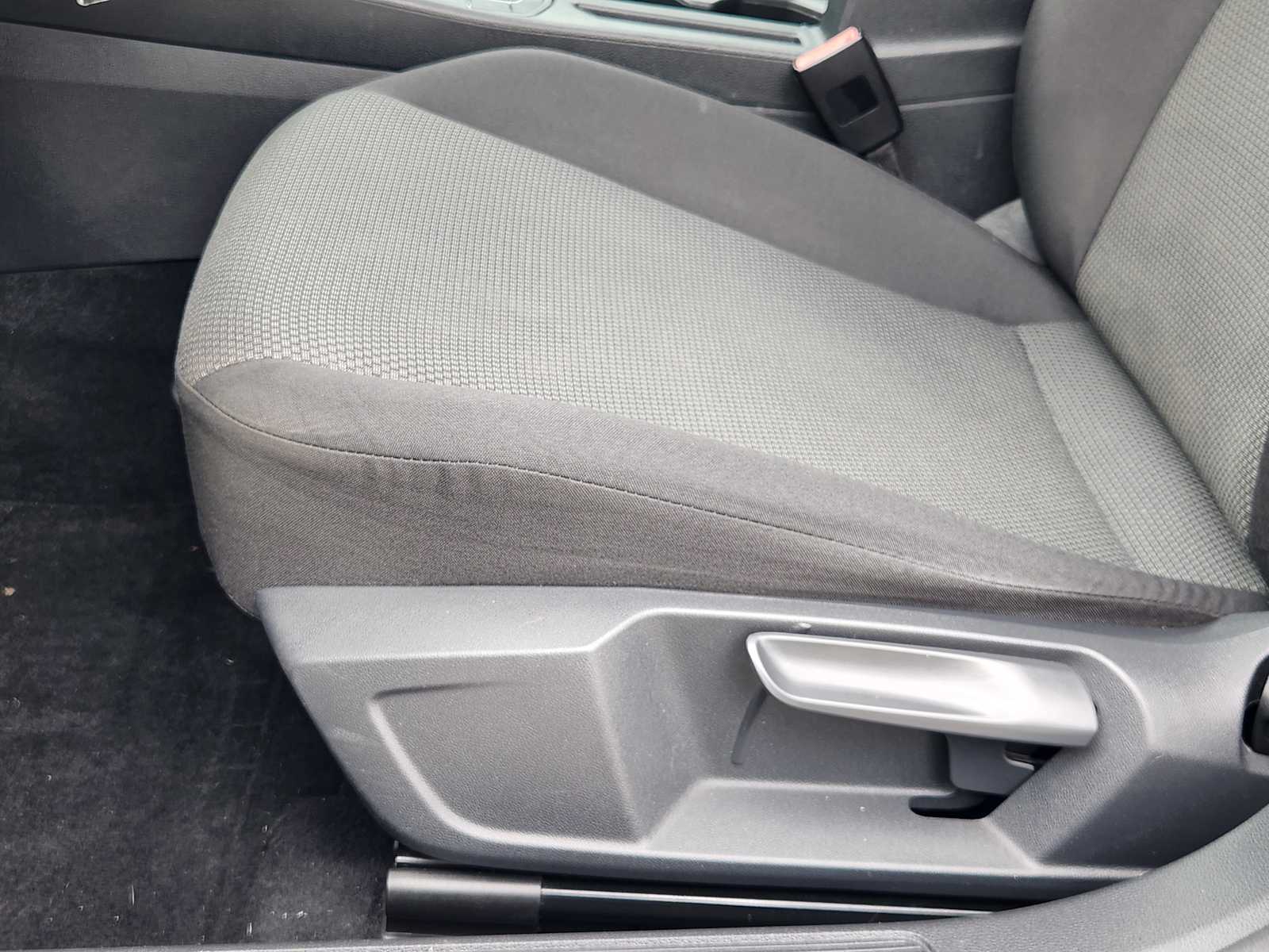 Thumbnail: 2019 Volkswagen Jetta - 24