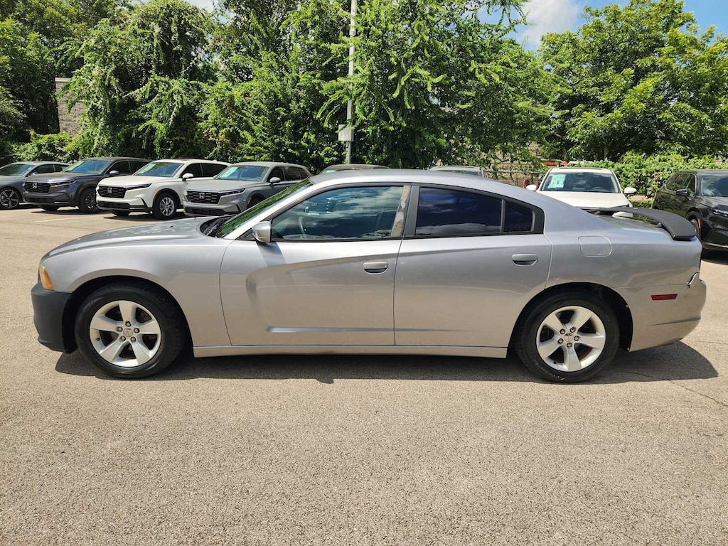Used 2013 Dodge Charger SE Sedan