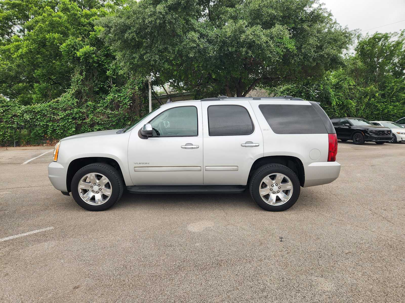 Thumbnail: 2011 GMC Yukon - 4