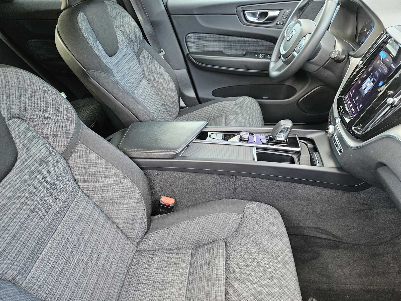 Thumbnail: 2023 Volvo XC60 - 14