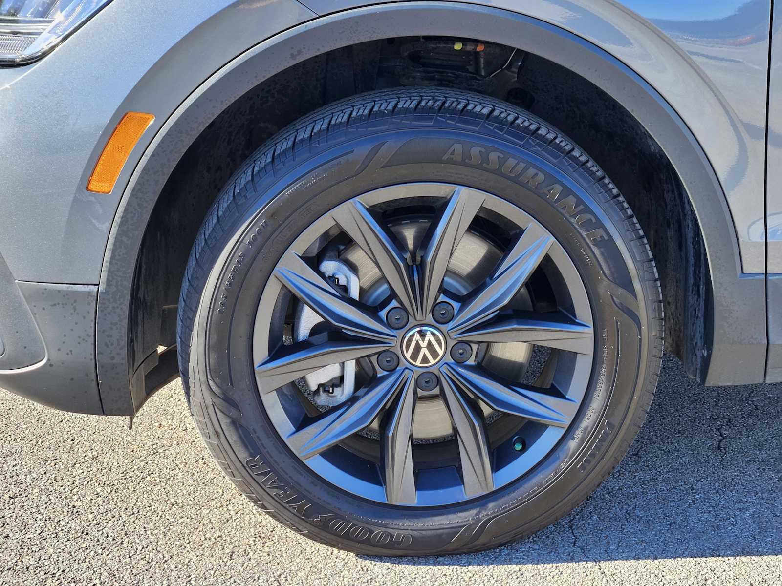 Thumbnail: 2022 Volkswagen Tiguan - 9