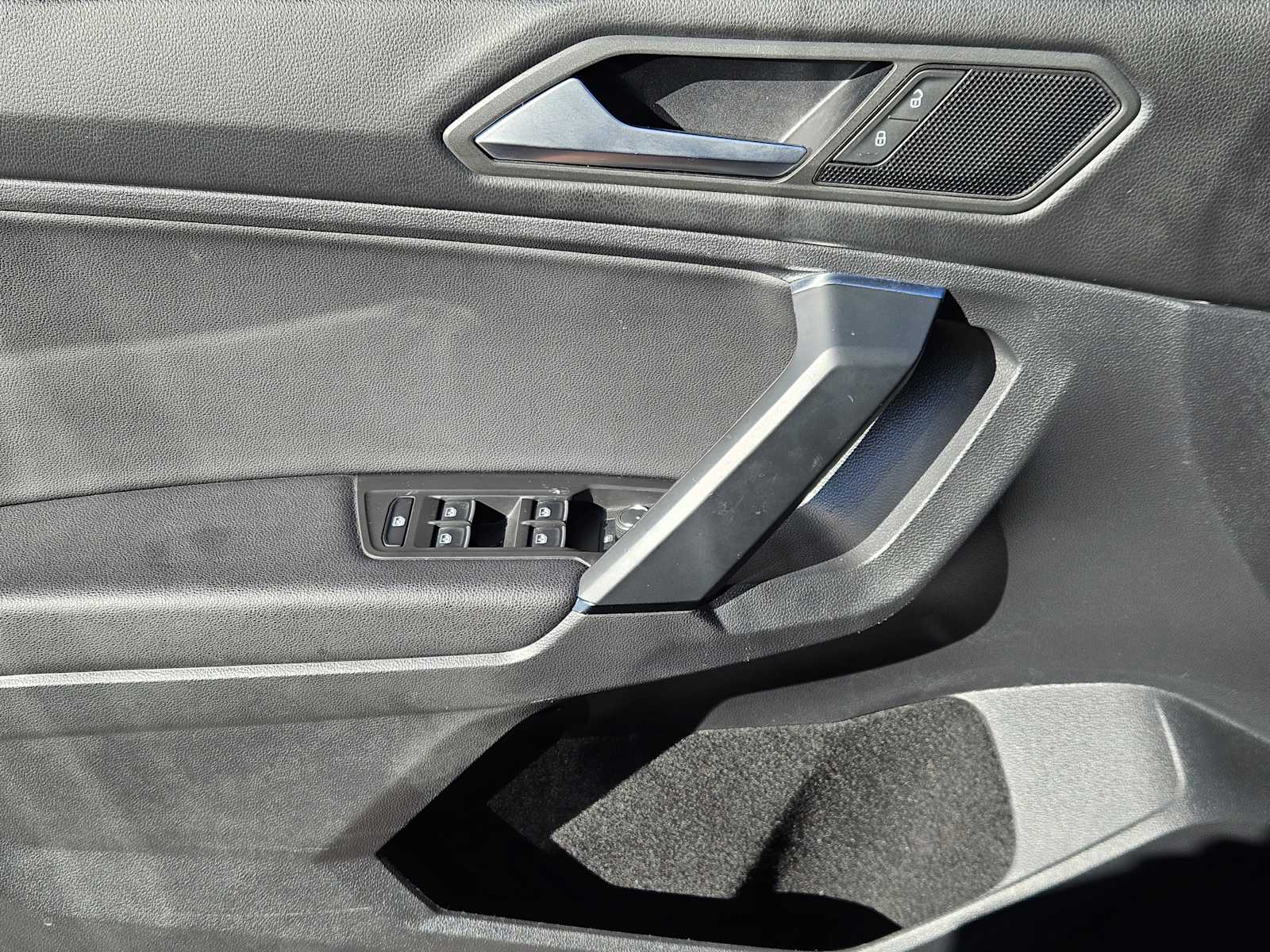 Thumbnail: 2019 Volkswagen Tiguan - 21