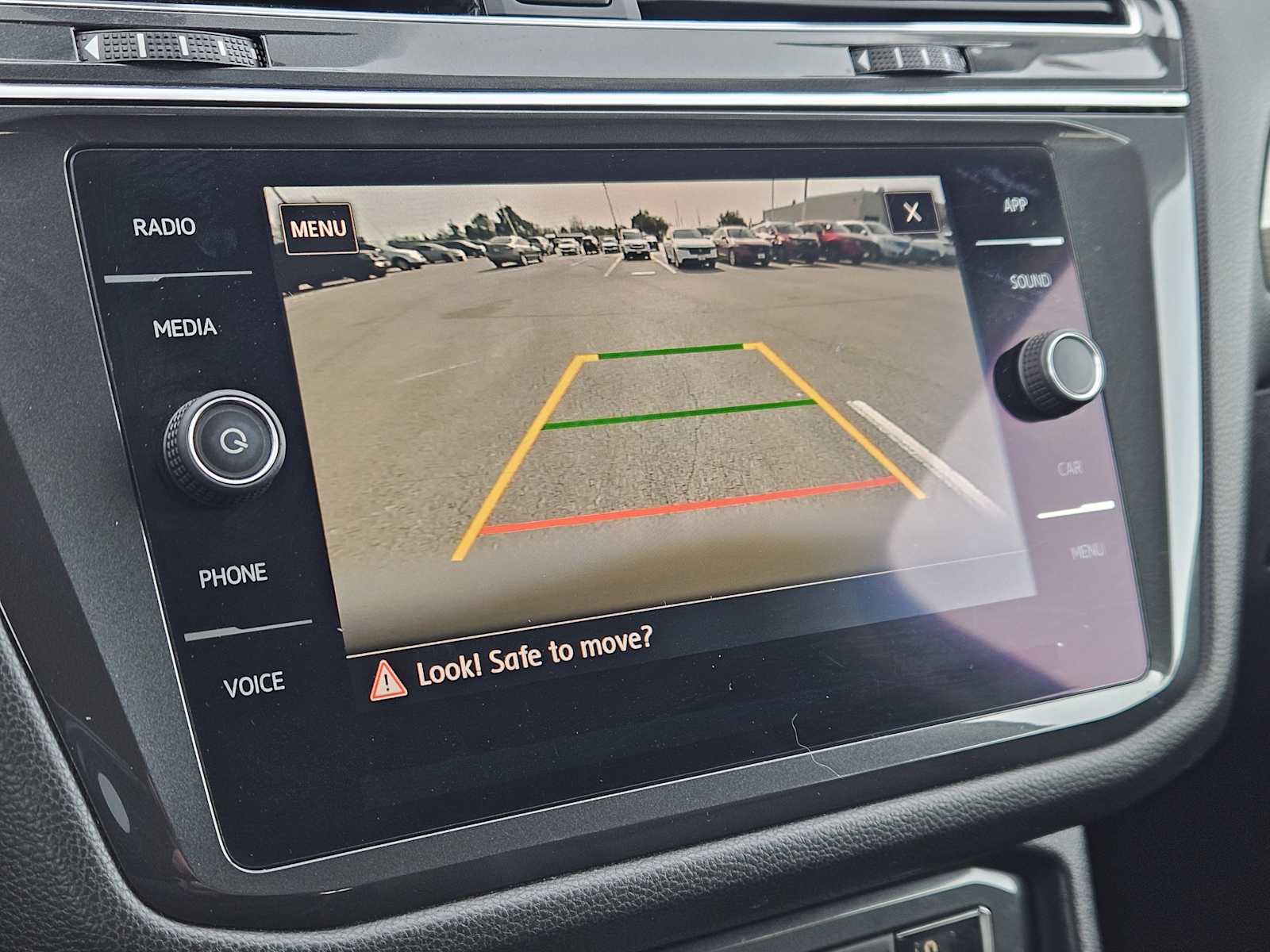 Thumbnail: 2018 Volkswagen Tiguan - 18