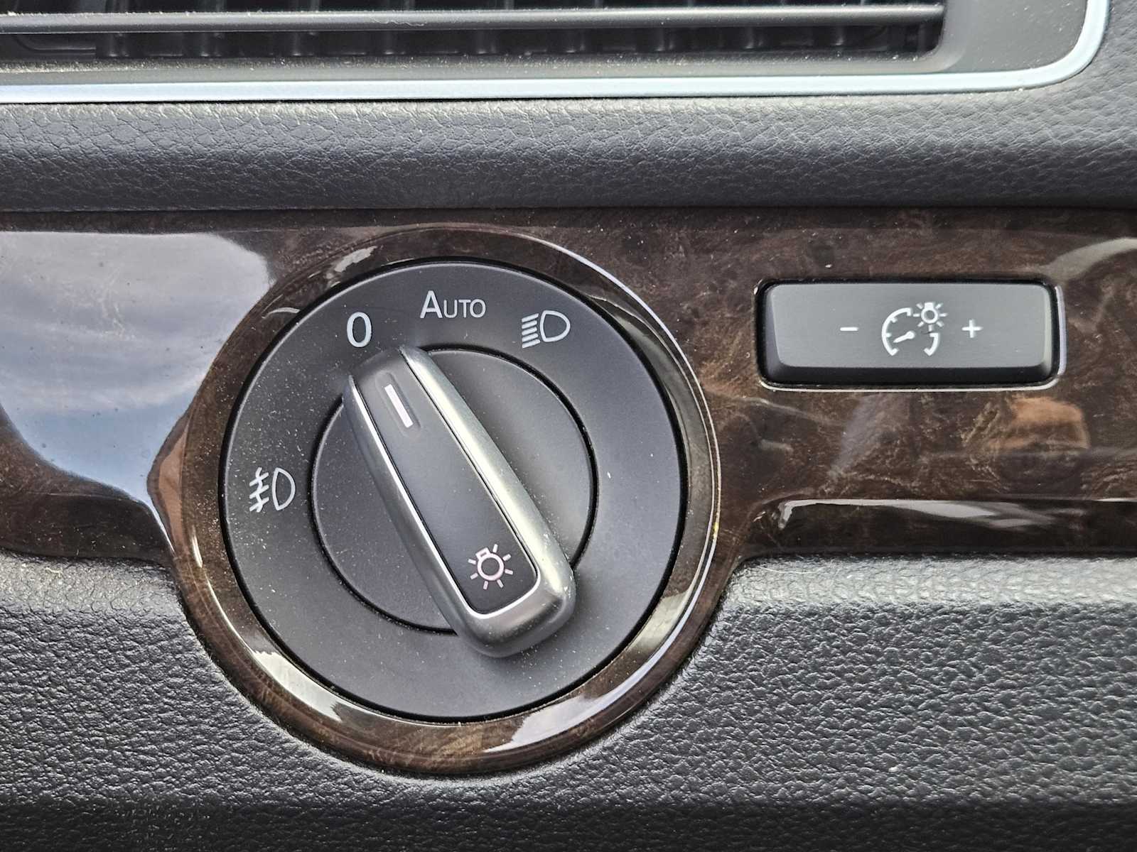 Thumbnail: 2014 Volkswagen Passat - 22
