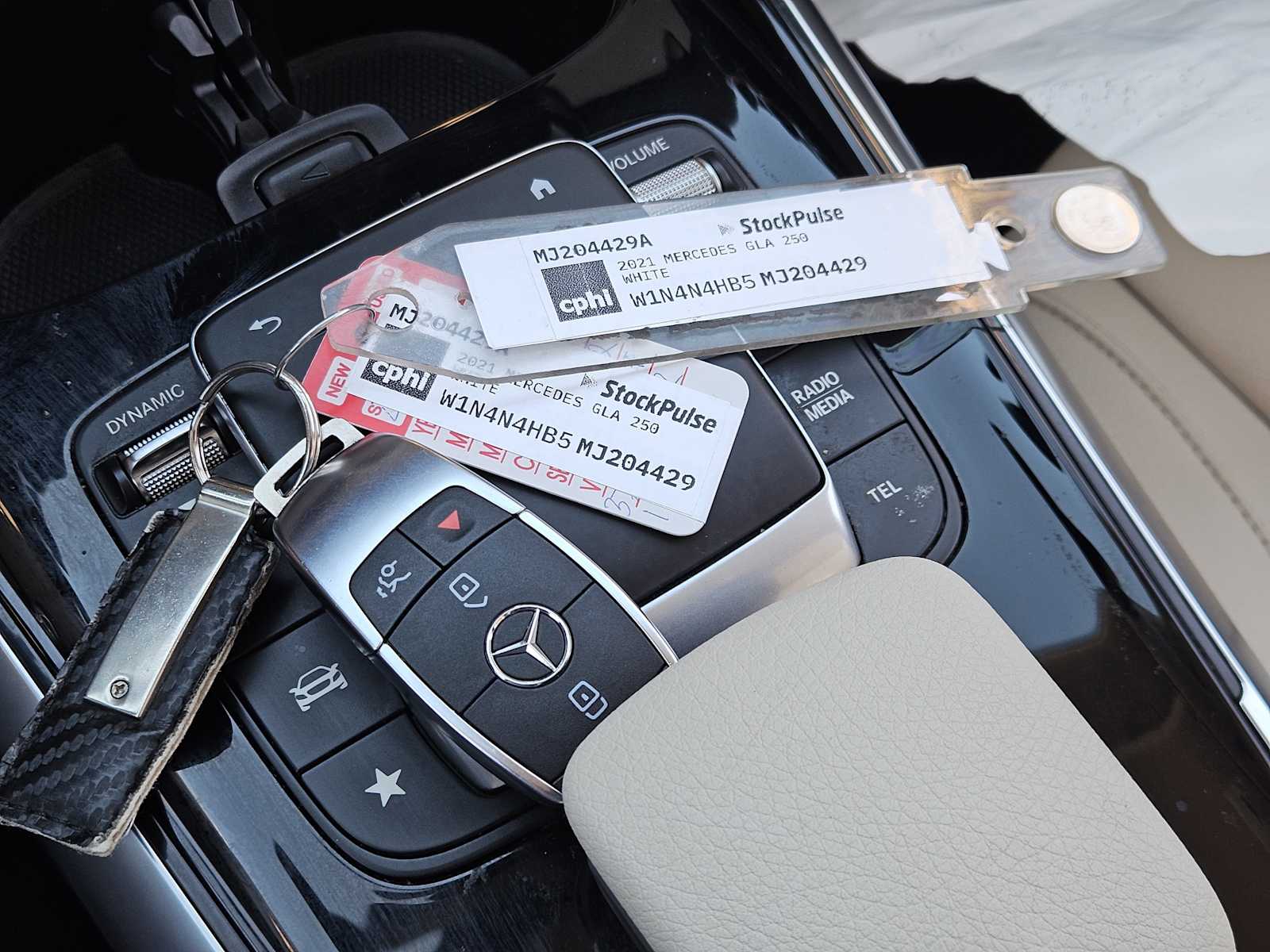 Thumbnail: 2021 Mercedes-Benz GLA - 33