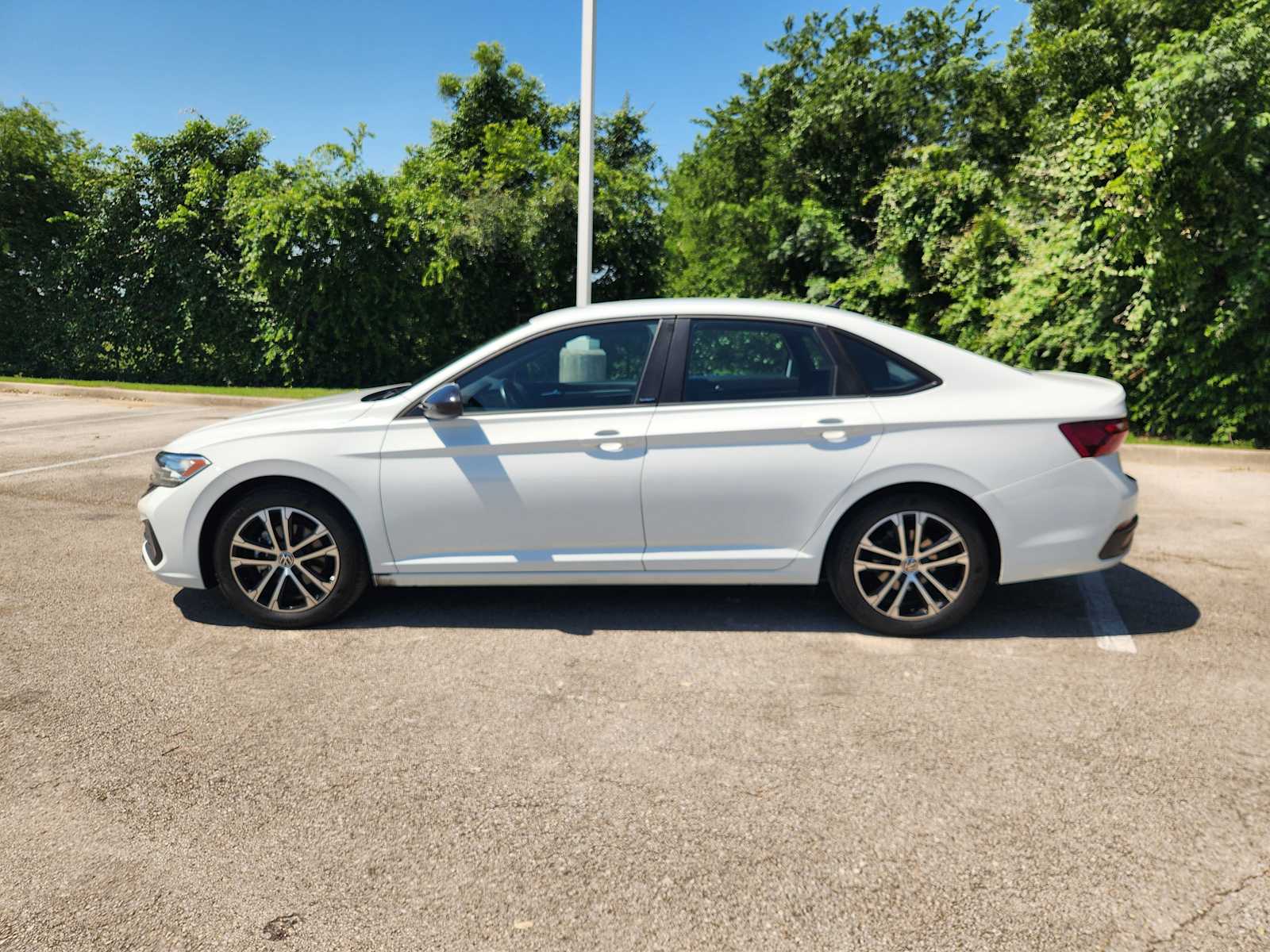 Thumbnail: 2023 Volkswagen Jetta - 4