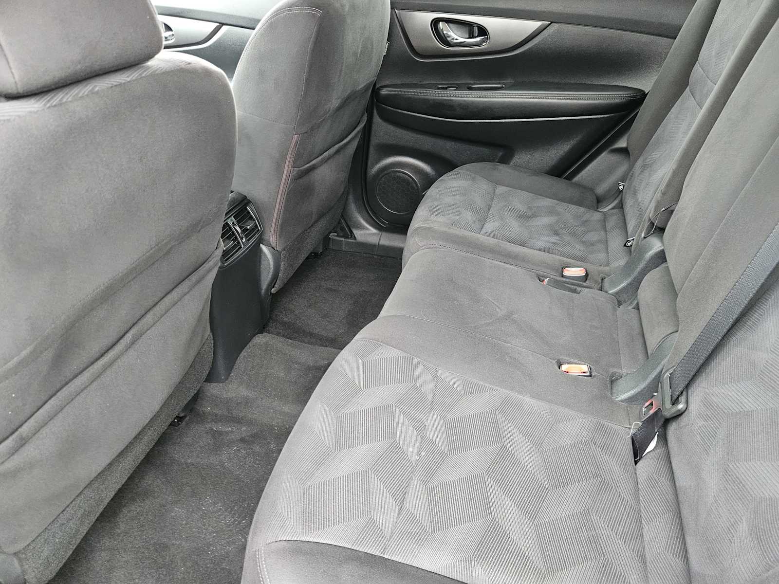 Thumbnail: 2015 Nissan Rogue - 28