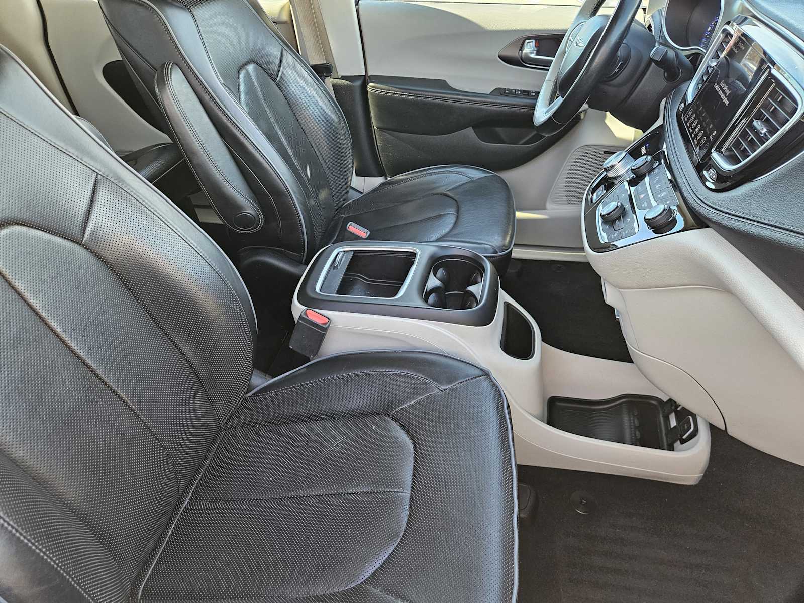 Thumbnail: 2018 Chrysler Pacifica - 13