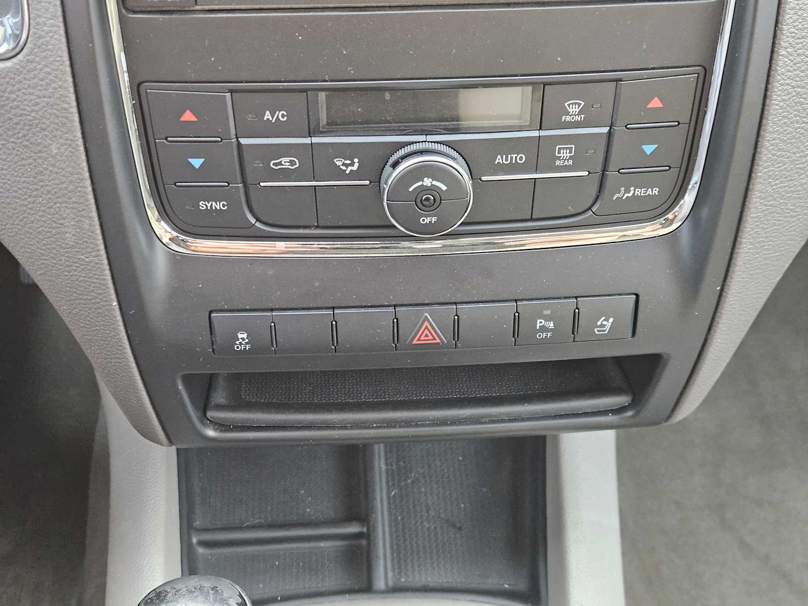 Thumbnail: 2012 Dodge Durango - 18