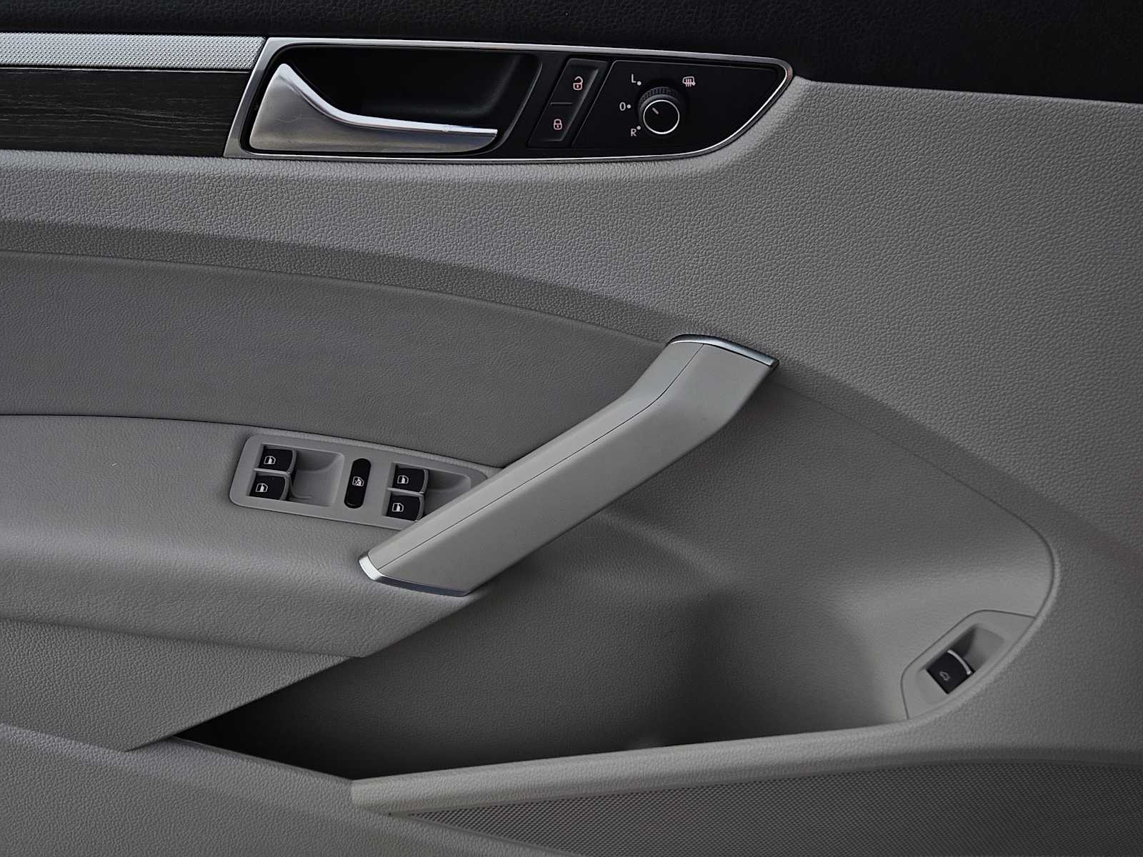 Thumbnail: 2017 Volkswagen Passat - 23