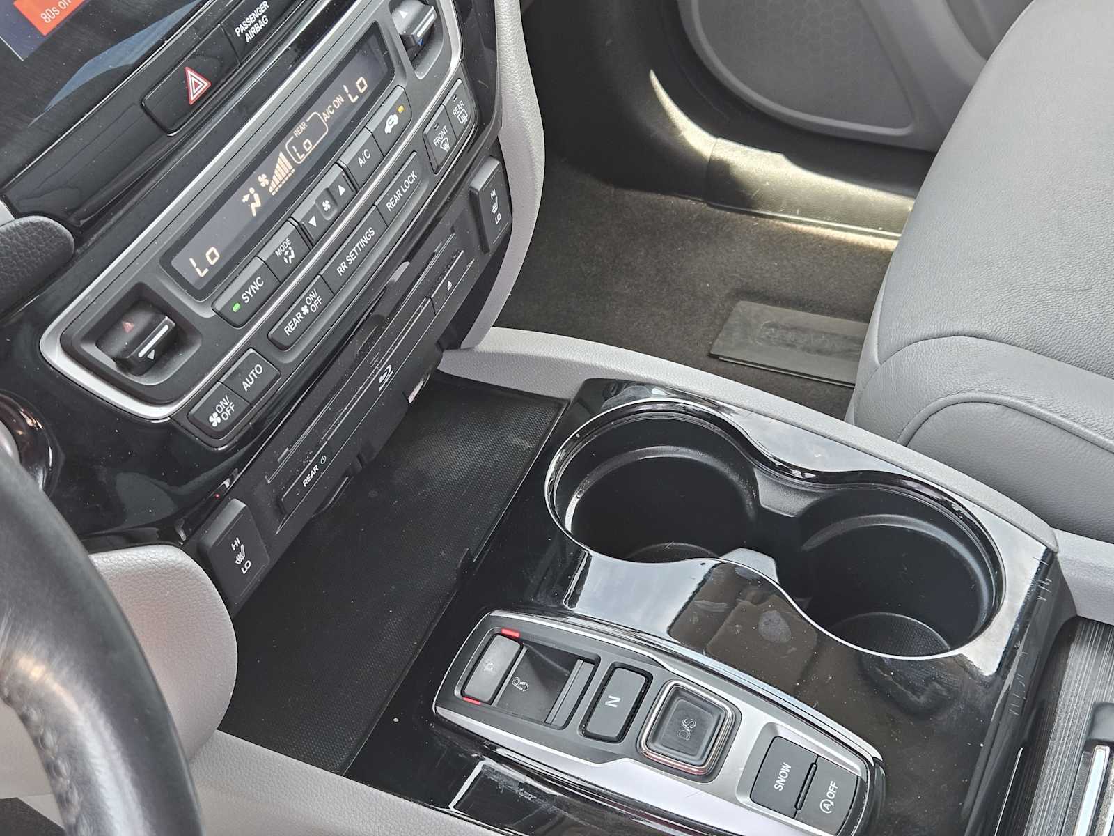 Thumbnail: 2016 Honda Pilot - 20