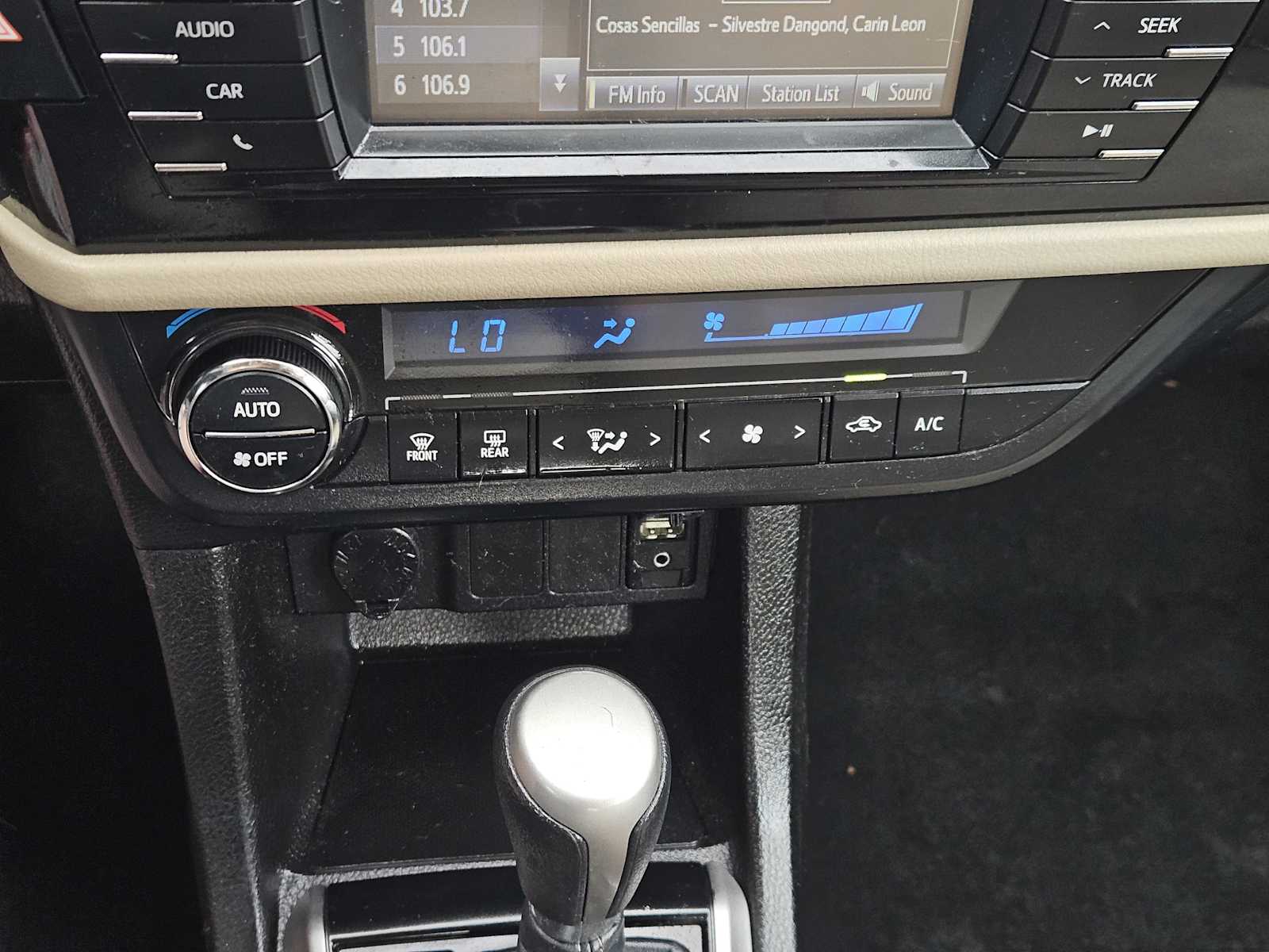 Thumbnail: 2014 Toyota Corolla - 20