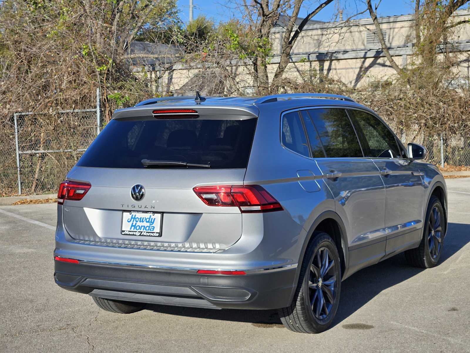 Thumbnail: 2022 Volkswagen Tiguan - 6