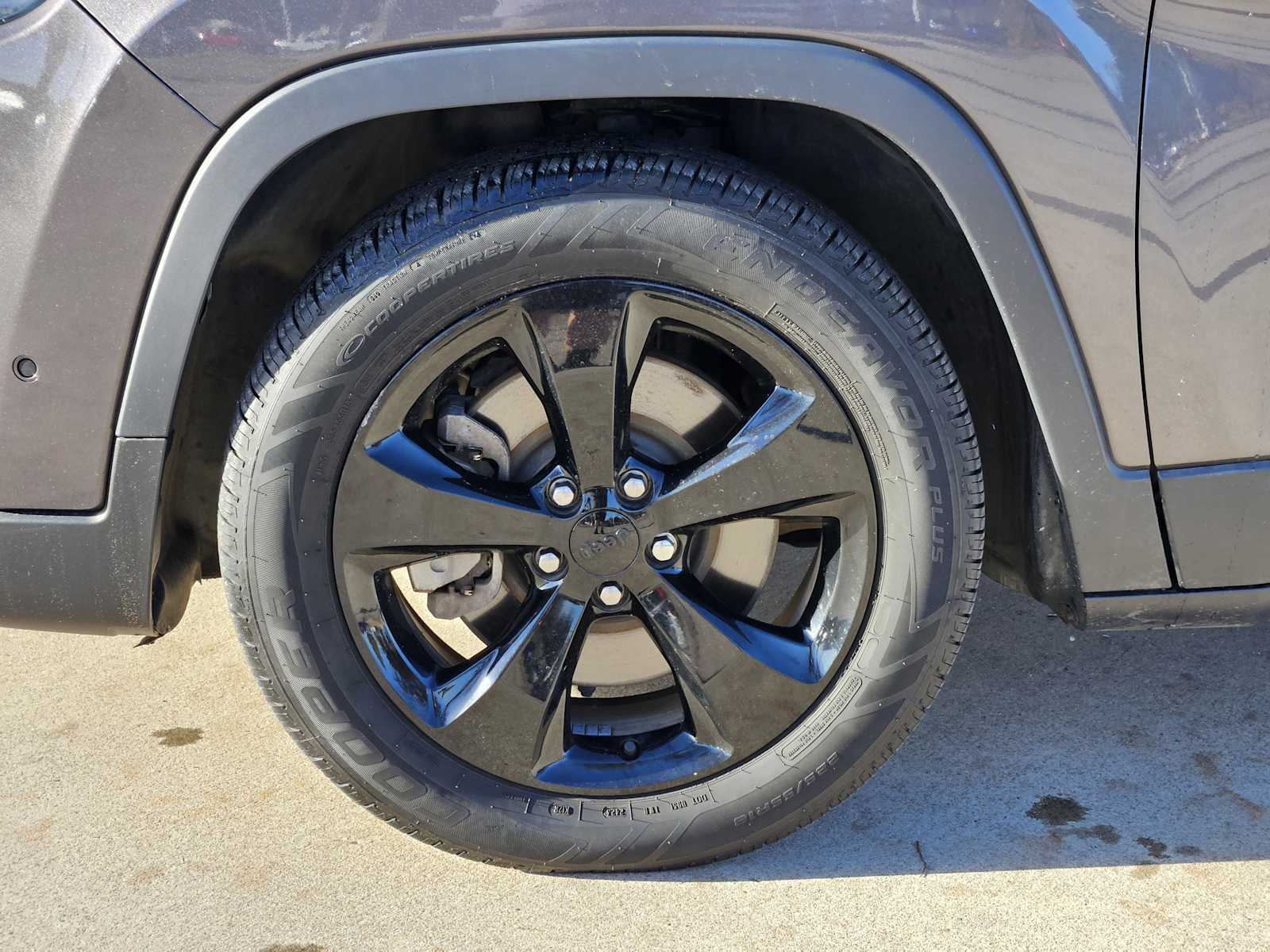 Thumbnail: 2020 Jeep Cherokee - 8