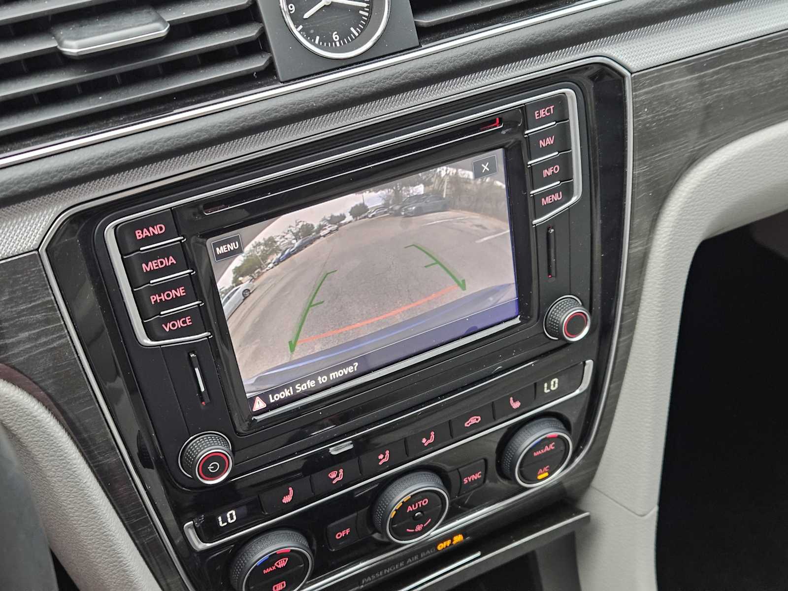 Thumbnail: 2017 Volkswagen Passat - 18