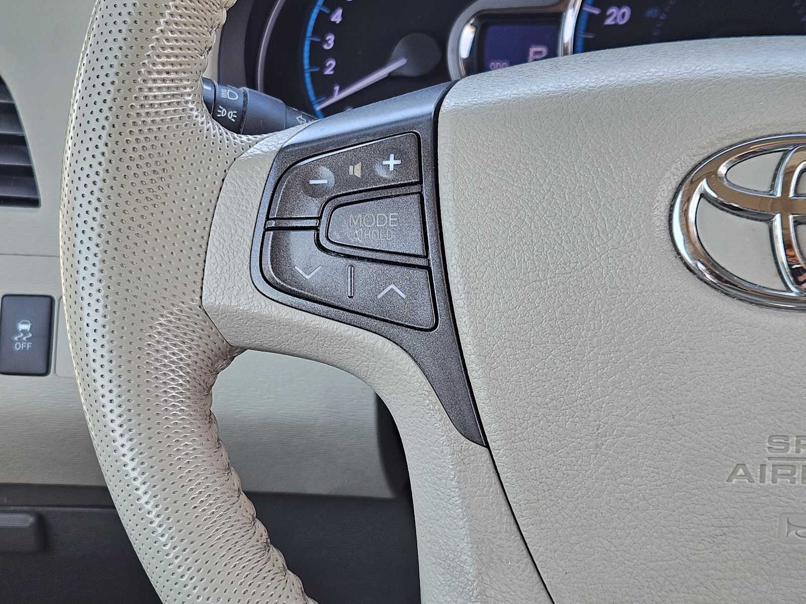 Thumbnail: 2011 Toyota Sienna - 28