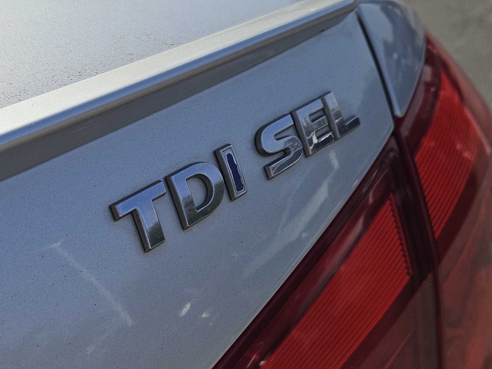 Thumbnail: 2013 Volkswagen Passat - 11