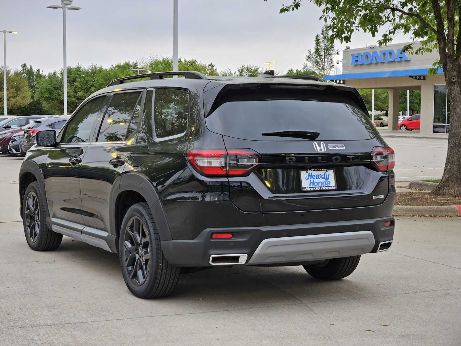 2025 Honda Pilot Touring photo 4