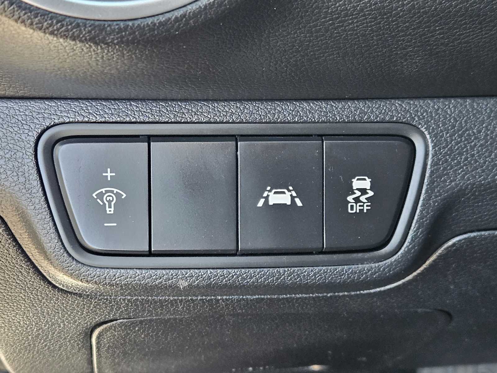 Thumbnail: 2020 Kia Forte - 19