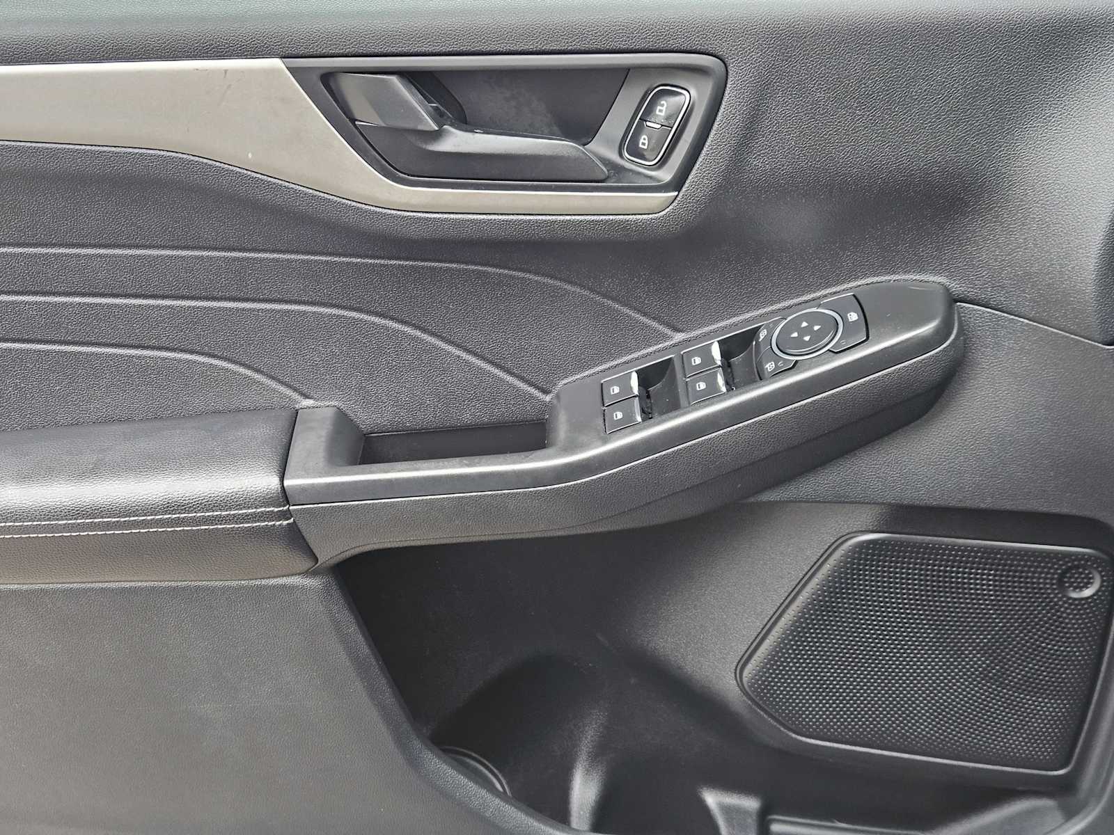 Thumbnail: 2022 Ford Escape - 22