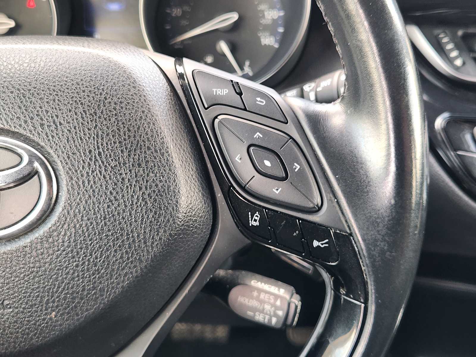 Thumbnail: 2018 Toyota C-HR - 27