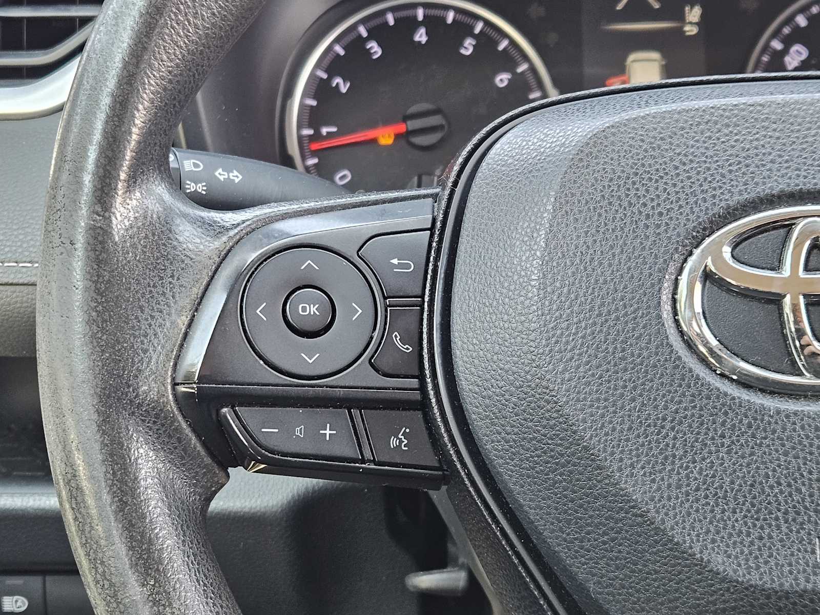 Thumbnail: 2020 Toyota RAV4 - 25